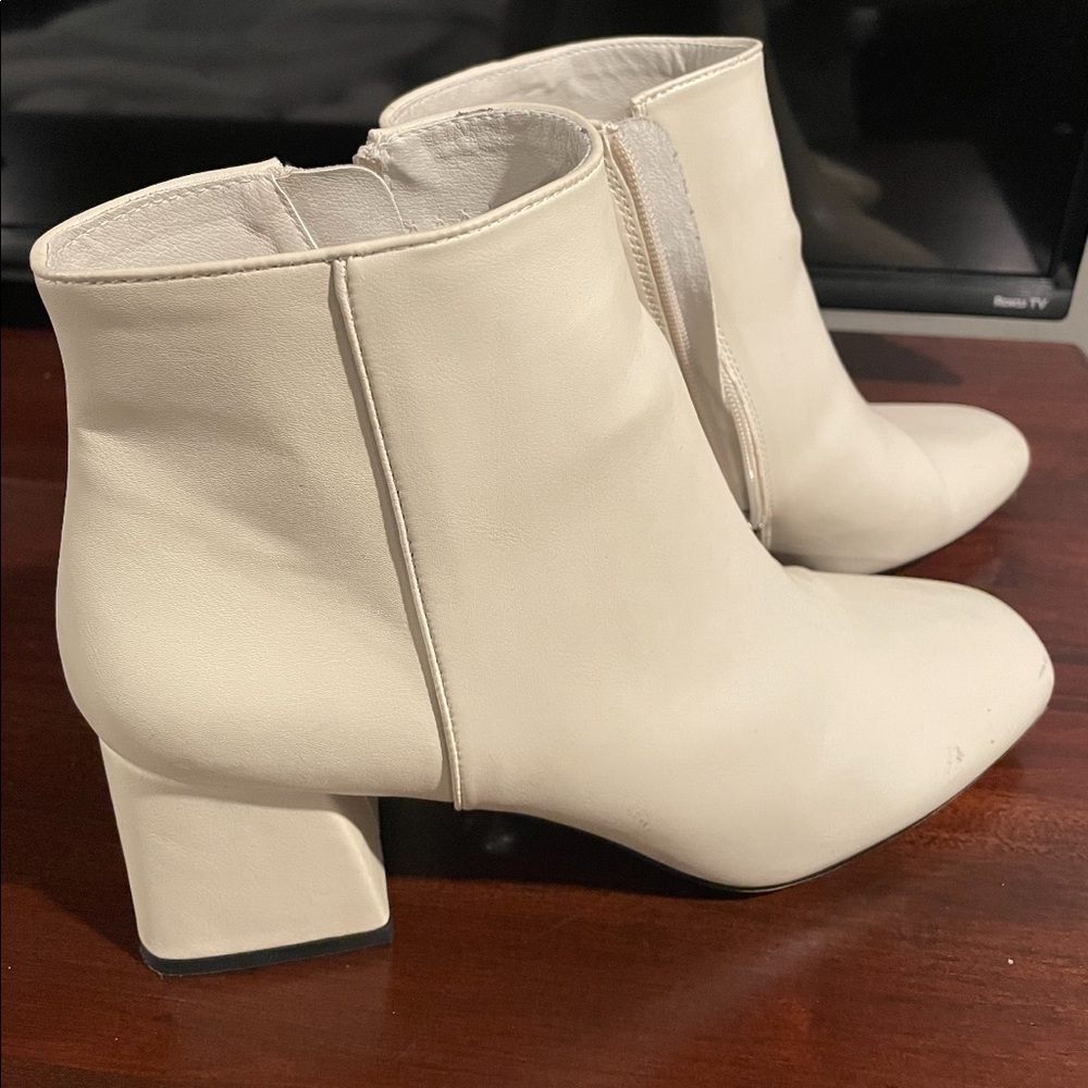 White boots 9.5